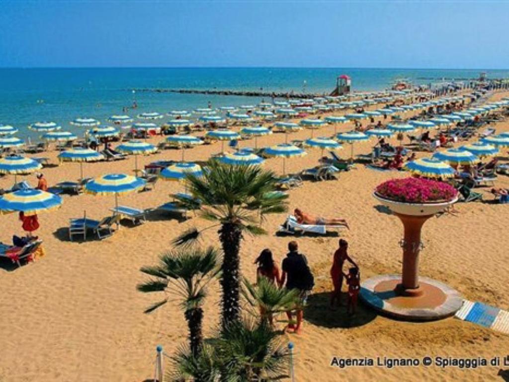 Villa In Lignano Riviera Comfortable Lignano Sabbiadoro Eksteriør billede