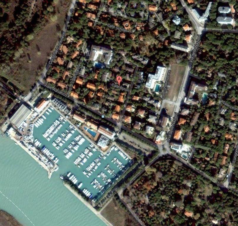 Villa In Lignano Riviera Comfortable Lignano Sabbiadoro Eksteriør billede