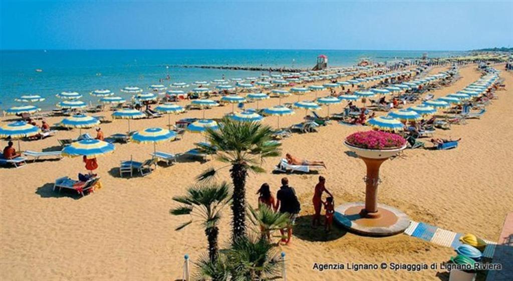 Villa In Lignano Riviera Comfortable Lignano Sabbiadoro Eksteriør billede